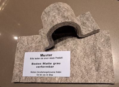 ( 11)  Boden-Matte grau verformbar Muster 20 x 20 cm