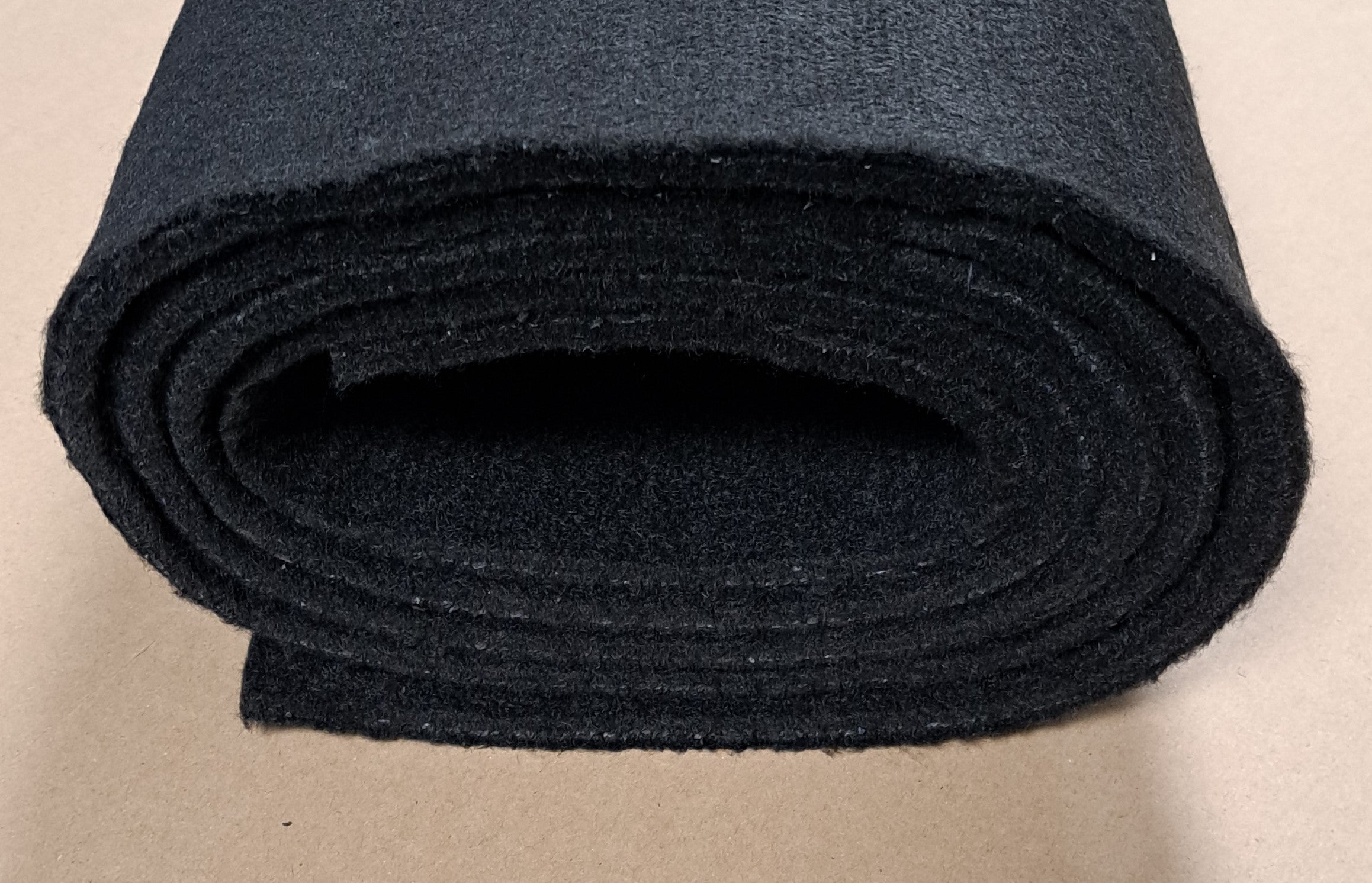 ADMS  Filz  schwarz – Thermoformbares Hochleistungsmaterial für individuelle Anwendungen